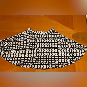 Black and white flare skirt, juniors medium.